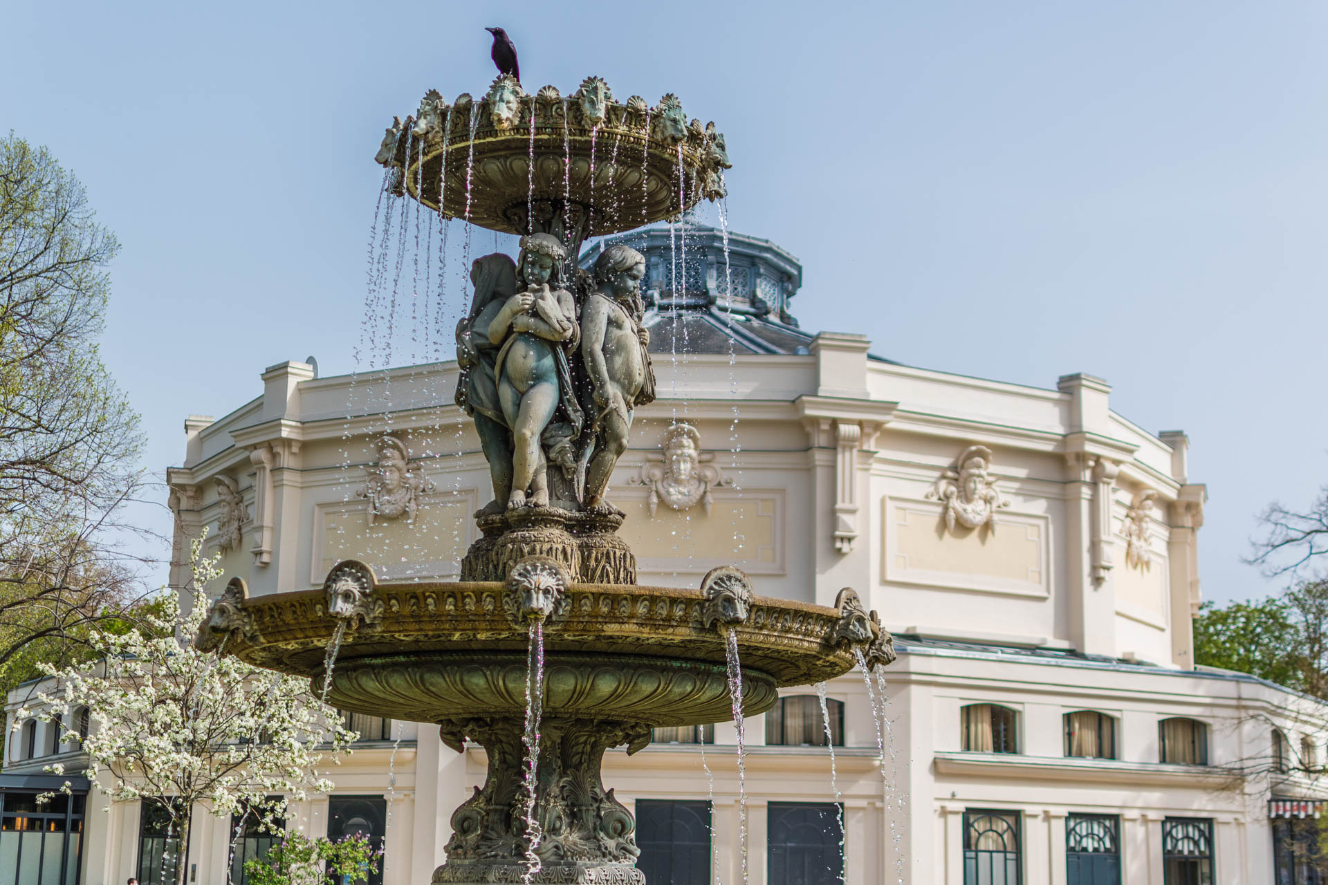 Théâtre Marigny, Fontaine du Cirque dans le Carré Marigny, Paris
