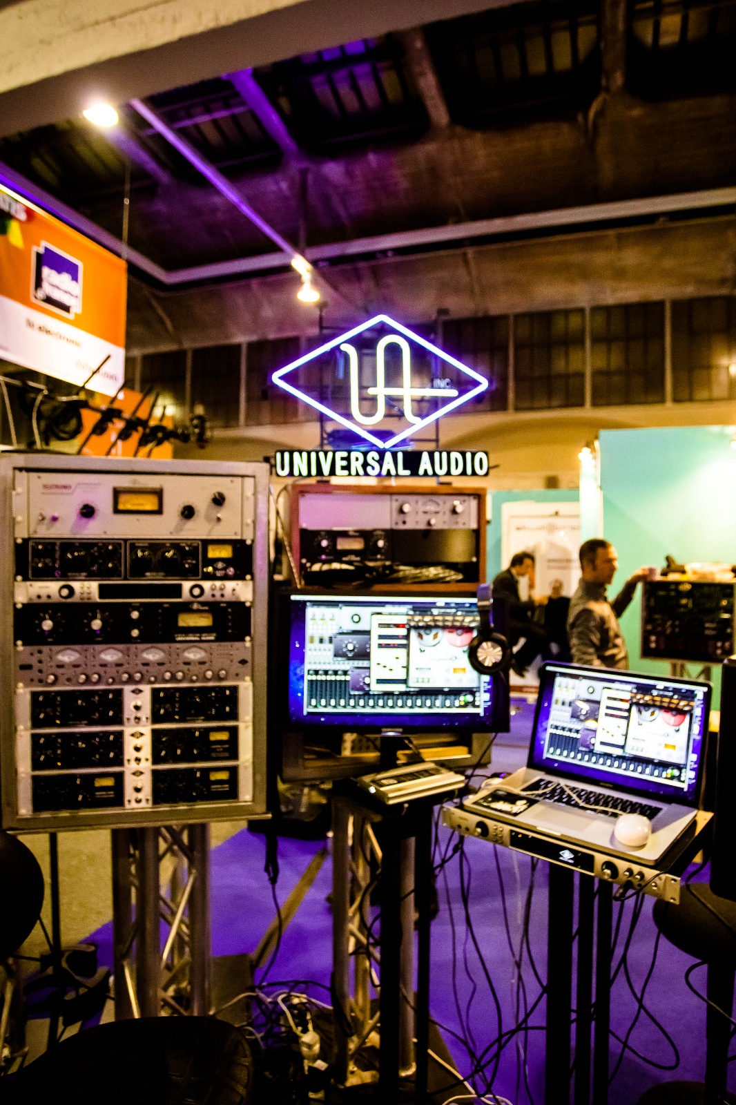 Universal Audio Stand - SATIS 2012